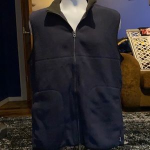 NWT Men’s Izod fleece vest. Size med
